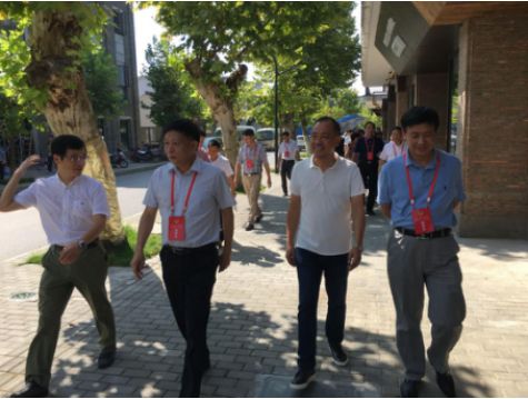 市政協(xié)黃康明一行到御窯景巷調研