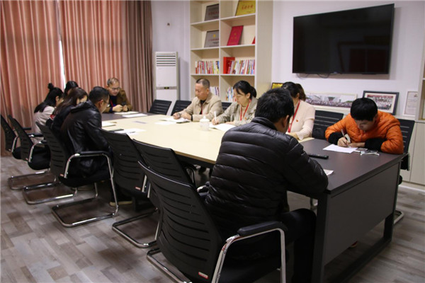 市古鎮(zhèn)公司掀起學(xué)習(xí)黃群、宋月才等四名同志先進(jìn)事跡的熱潮
