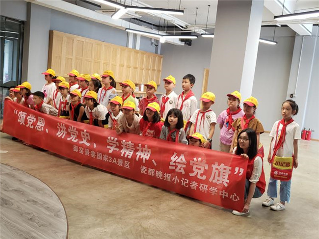 市古鎮(zhèn)公司黨總支開展“頌黨恩、講黨史、學(xué)精神、繪黨旗”主題活動(dòng)