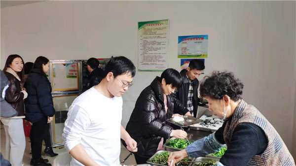市古鎮(zhèn)投資公司：掀起“厲行節(jié)約，抵制餐飲浪費”新風(fēng)尚
