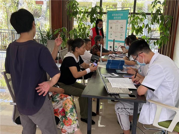 免費體檢進小區(qū)，熱心服務暖人心