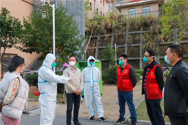 胡景平下基層調度疫情防控工作