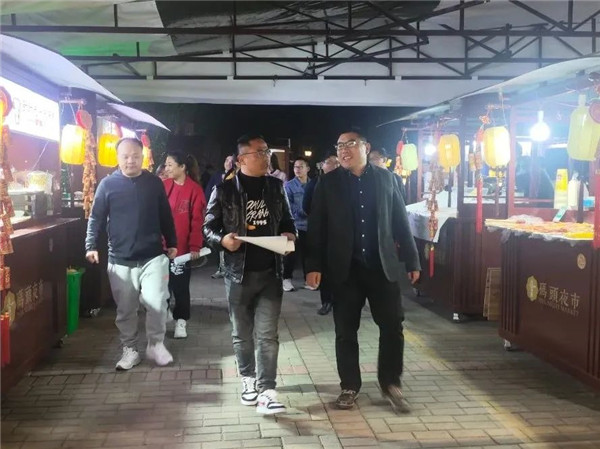 黃斌到夜珠山·碼頭夜市開展調研工作