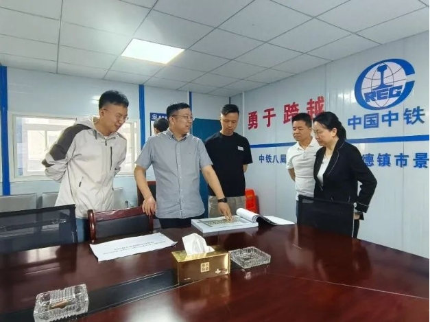 市古鎮(zhèn)投資公司黨總支書記、董事長周長根帶隊調(diào)研古鎮(zhèn)學(xué)府小區(qū)建設(shè)項目