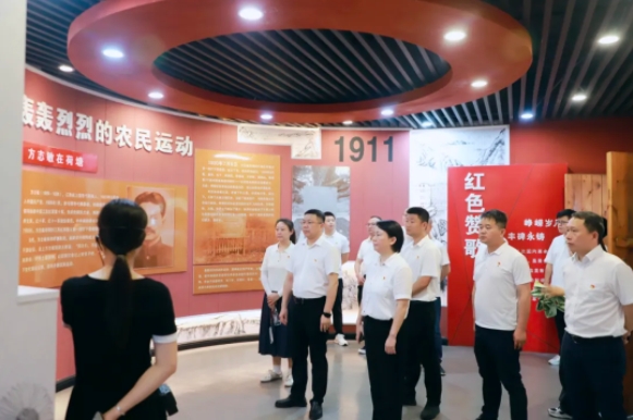 慶七一，強黨性，正作風，促發(fā)展——市古鎮(zhèn)投資公司開展紅色走讀活動
