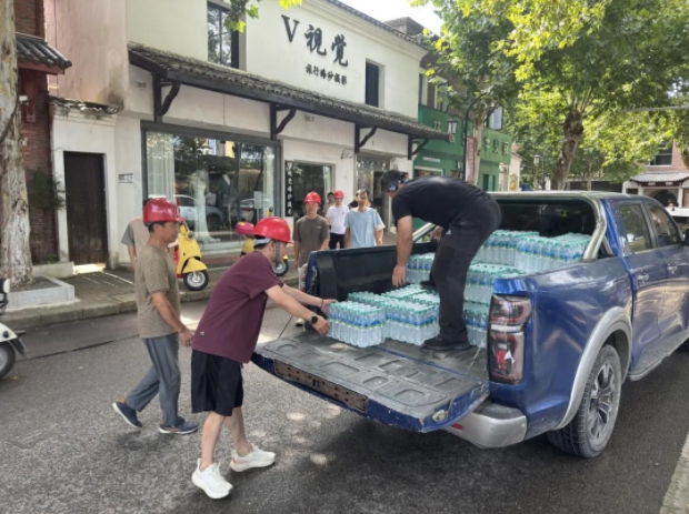 市古鎮(zhèn)投資公司開展“夏日送清涼”暖心活動(dòng)