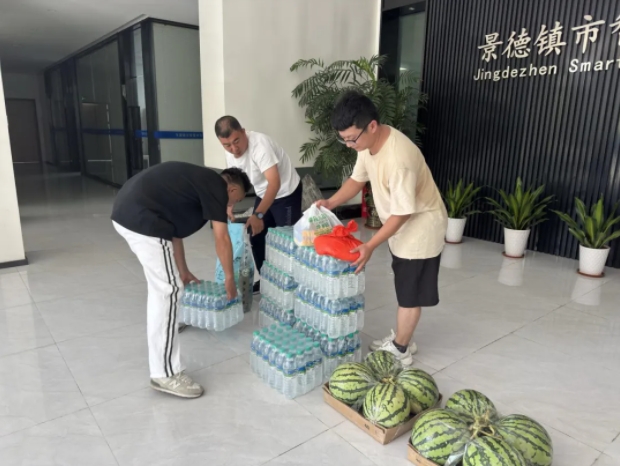 市古鎮(zhèn)投資公司開展“夏日送清涼”暖心活動(dòng)